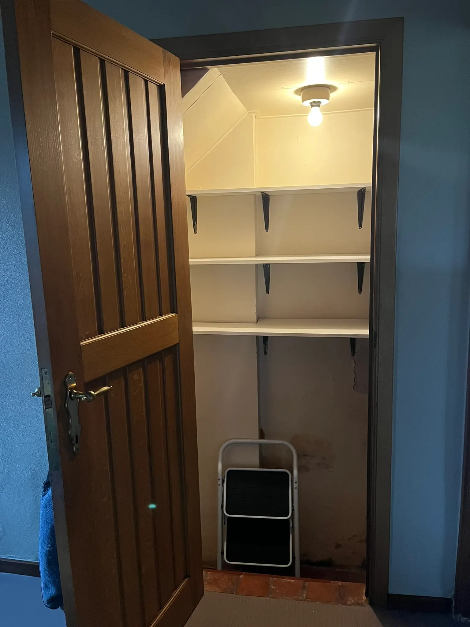 Kleine bestaande bergruimte vóór de verbouwing